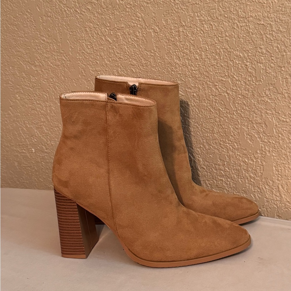 Elegant Tan Suede Block Heel Boots